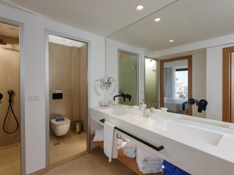 Home Hotel 19 - Room Example