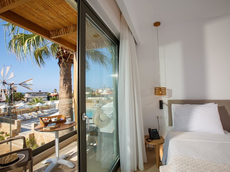 Home Hotel 26 - Room Example