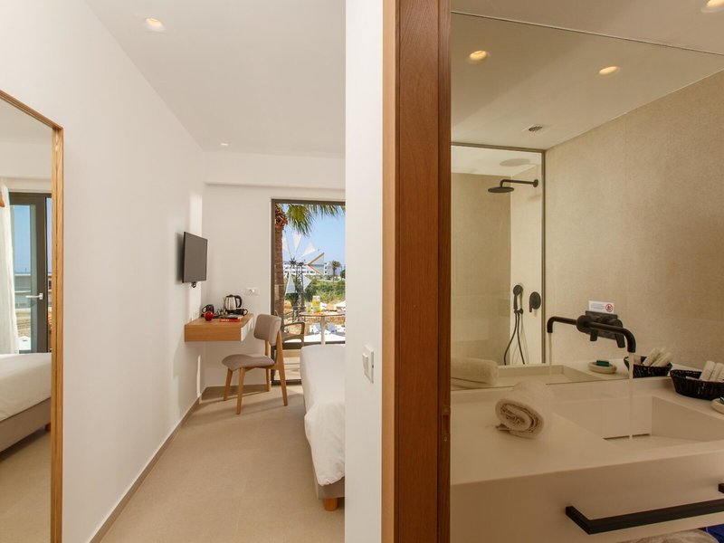 Home Hotel 27 - Room Example