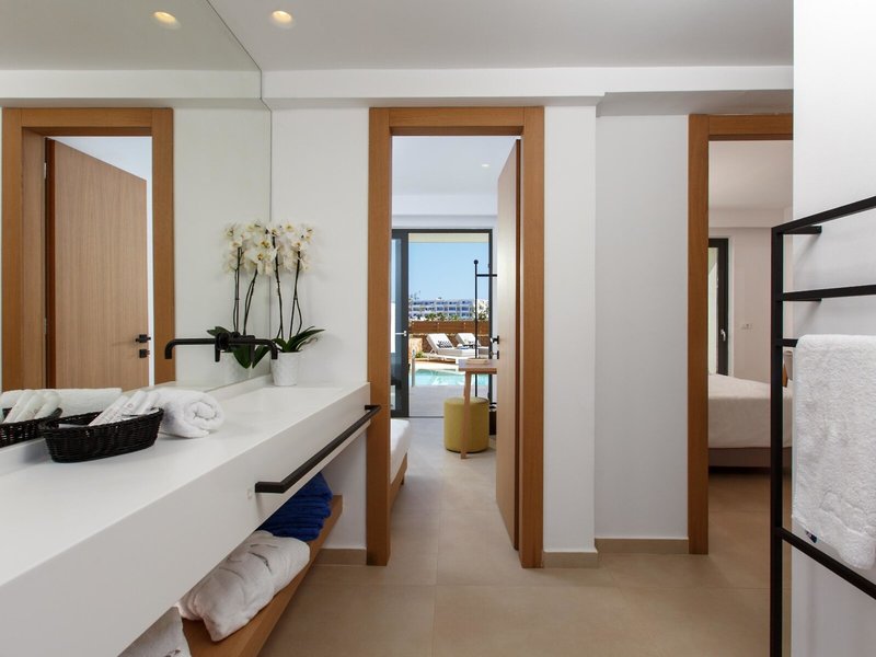 Home Hotel 30 - Room Example