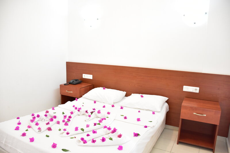 Kriss Hotel 13