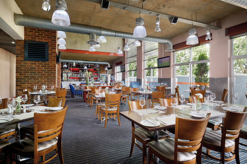 Protea Hotel by Marriott O.R. Tambo Airport 8 - Restaurant
