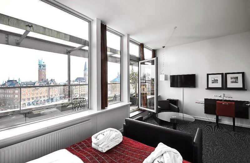 The Square 2 - Room Example