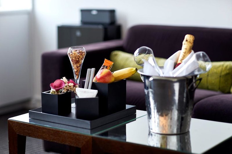 The Square 3 - People