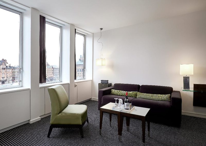 The Square 5 - Room Example