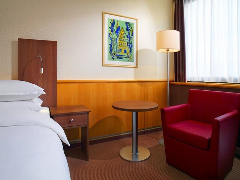 Plaza Frankfurt Conress Hotel  32