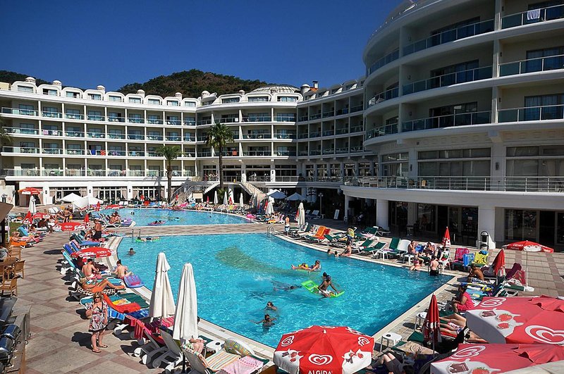 Pineta Park Deluxe Hotel 4