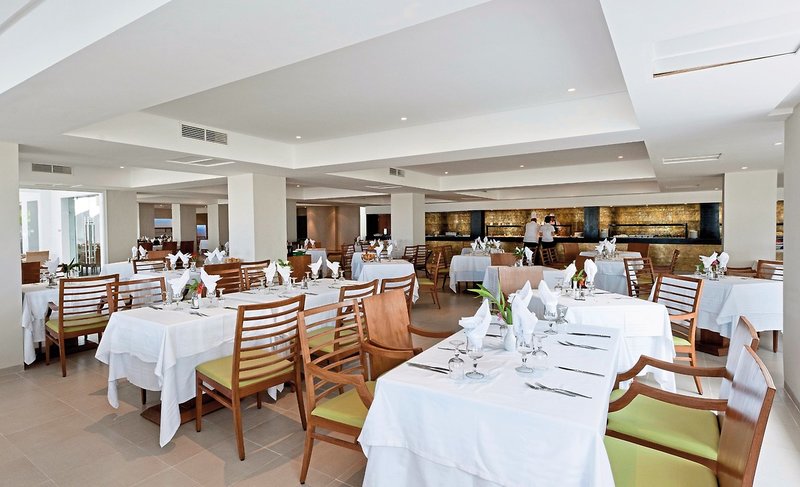 Les Orangers Beach Resort 8