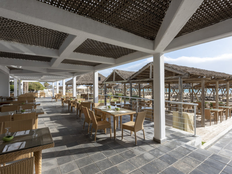 Les Orangers Beach Resort 10