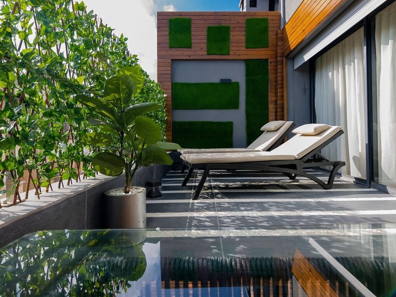 Gray Boutique & Spa 8