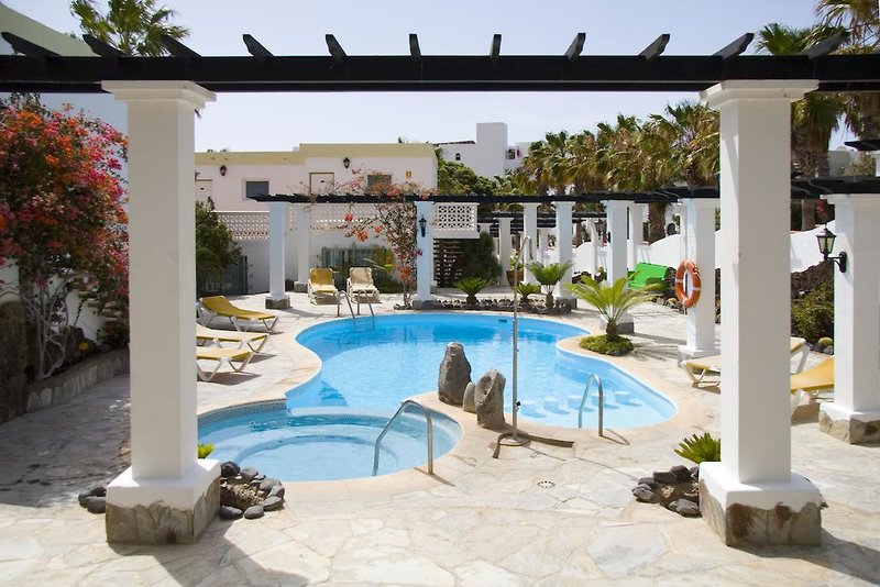 Aparthotel Esquinzo Y Monte del Mar 1