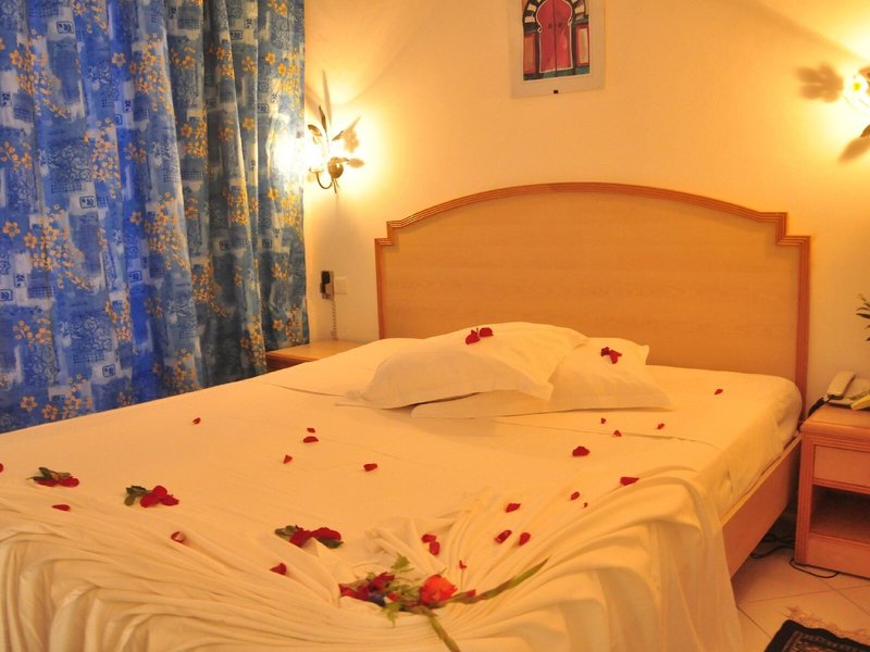 Nesrine 44