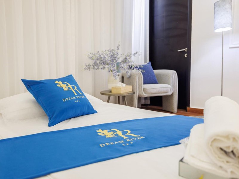 The Royal Riviera Hotel 25