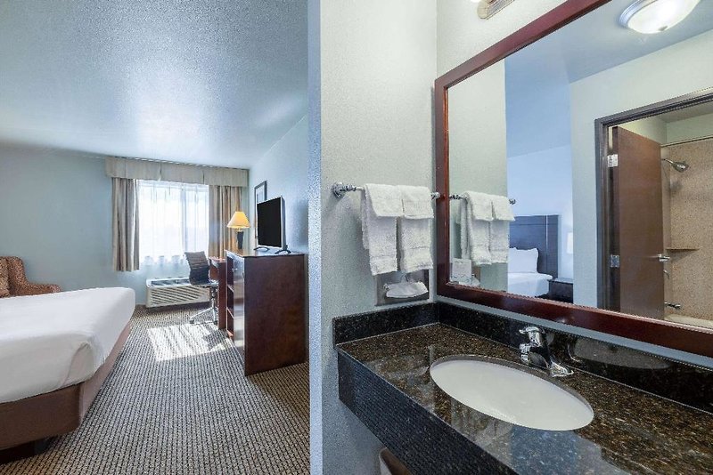 Baymont Inn & Suites Rapid City 2