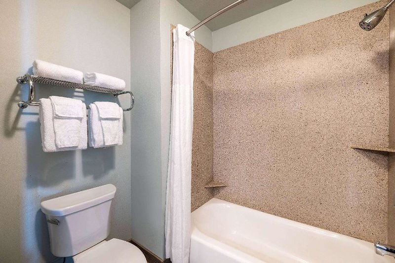 Baymont Inn & Suites Rapid City 5