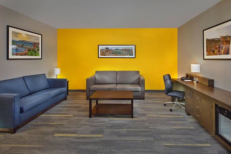 Scholar Morgantown, Tapestry Collection by Hilton 2 - Room Example