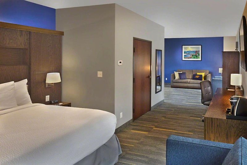 Scholar Morgantown, Tapestry Collection by Hilton 3 - Room Example