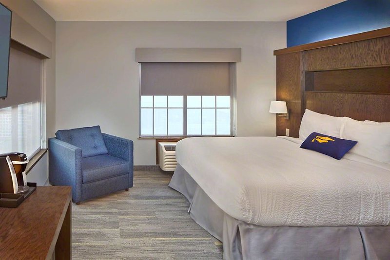 Scholar Morgantown, Tapestry Collection by Hilton 4 - Room Example