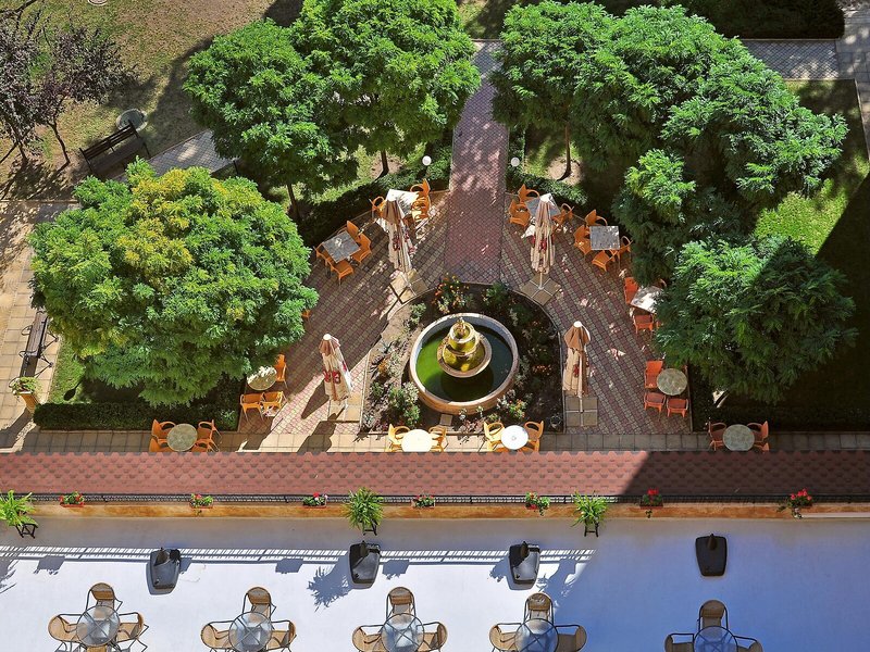 Paradise Green Park Hotel & Apartments 10