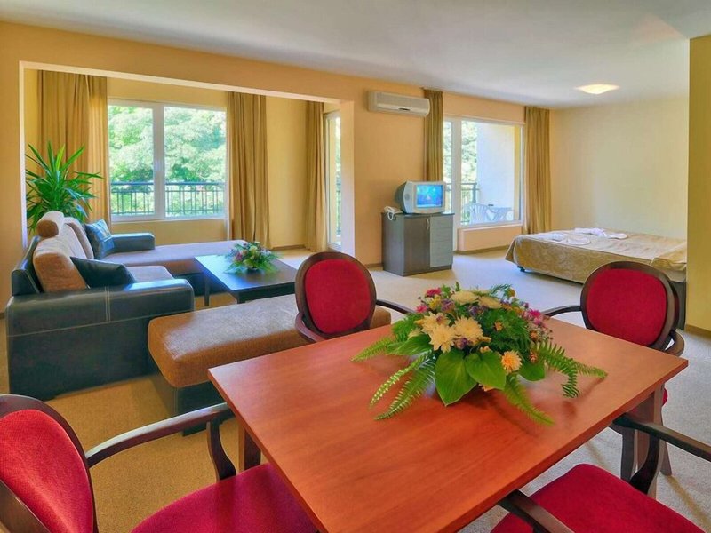 Paradise Green Park Hotel & Apartments 25