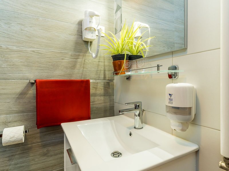 Dubrovnik Hotel 50 - Bathroom Example