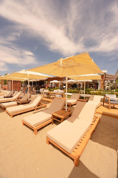 A Hotel Side 7