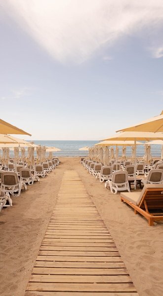 A Hotel Side 13