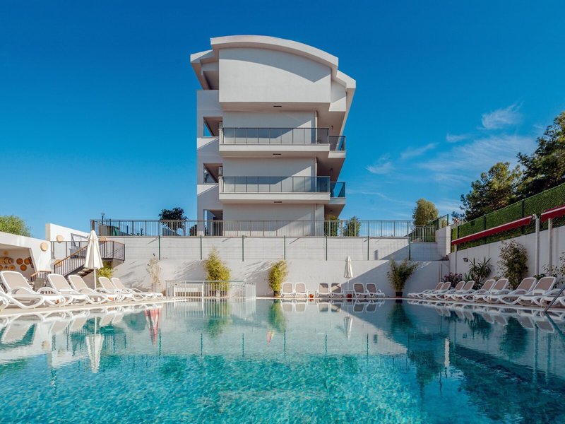A Hotel Side 16