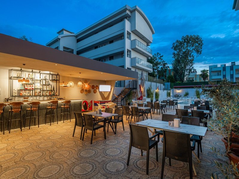 A Hotel Side 22