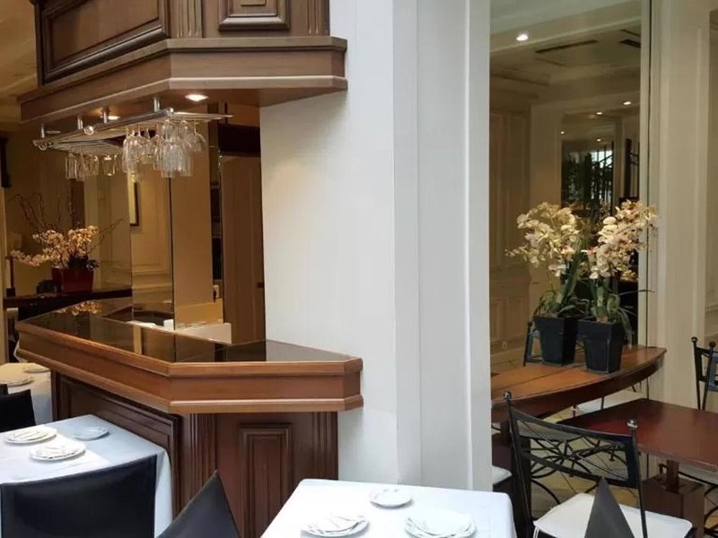 Suites Unic Renoir St. Germain 10 - Restaurant