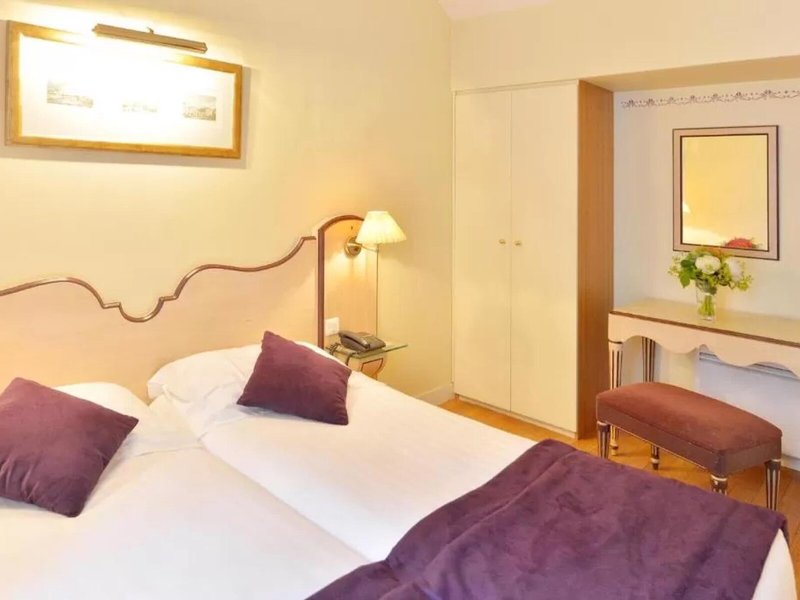 Suites Unic Renoir St. Germain 24 - Room Example