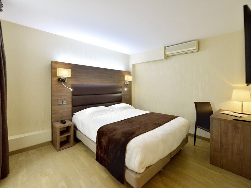 Suites Unic Renoir St. Germain 33 - Room Example