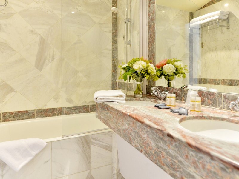 Suites Unic Renoir St. Germain 35 - Bathroom Example