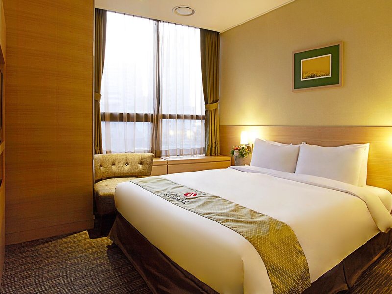 Hotel Skypark Central Myeongdong 25 - Room Example