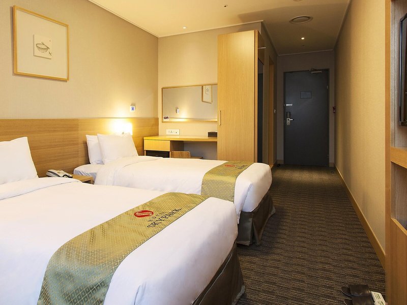 Hotel Skypark Central Myeongdong 28 - Room Example