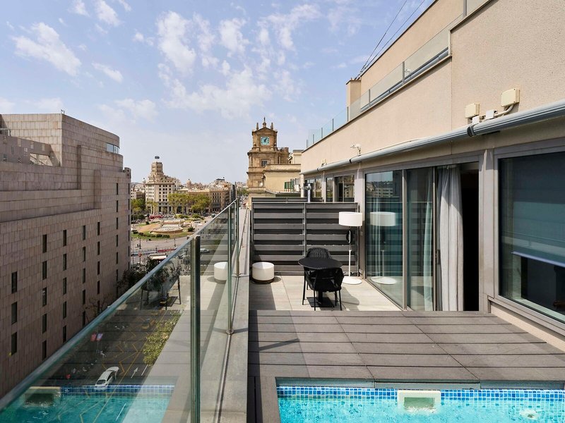 Catalonia Square 15
