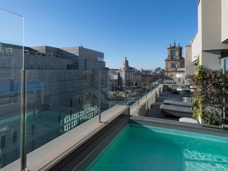 Catalonia Square 19