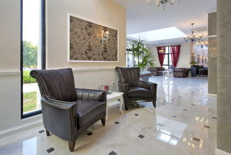 White Rock Castle Suite Hotel 8