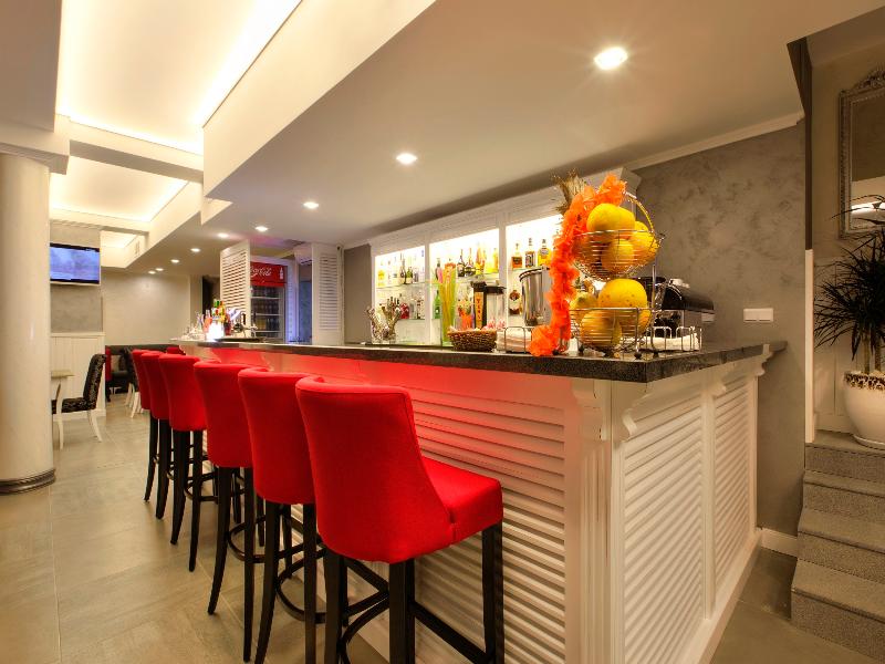 White Rock Castle Suite Hotel 12