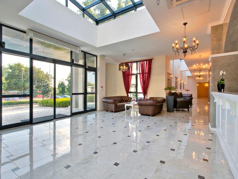 White Rock Castle Suite Hotel 13