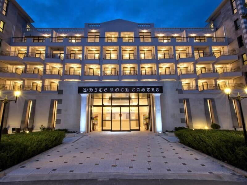 White Rock Castle Suite Hotel 3