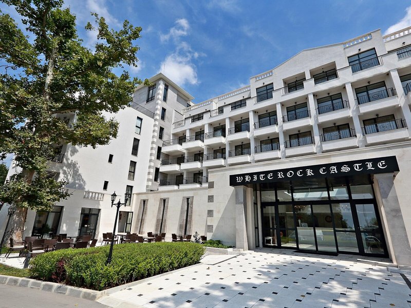 White Rock Castle Suite Hotel 4