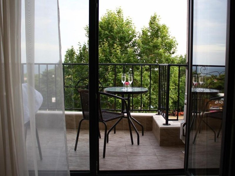 White Rock Castle Suite Hotel 6