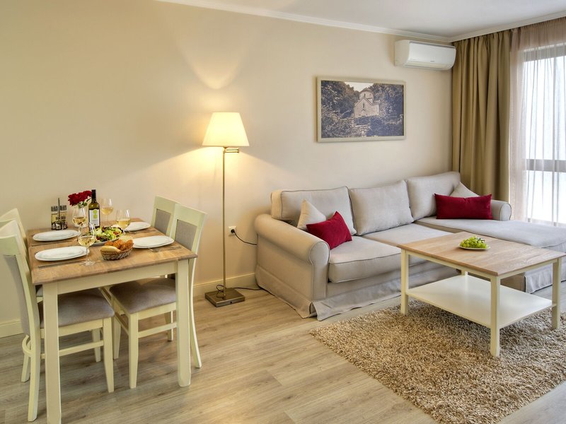 White Rock Castle Suite Hotel 25