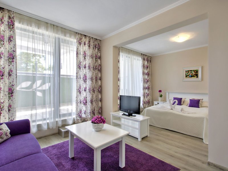 White Rock Castle Suite Hotel 41