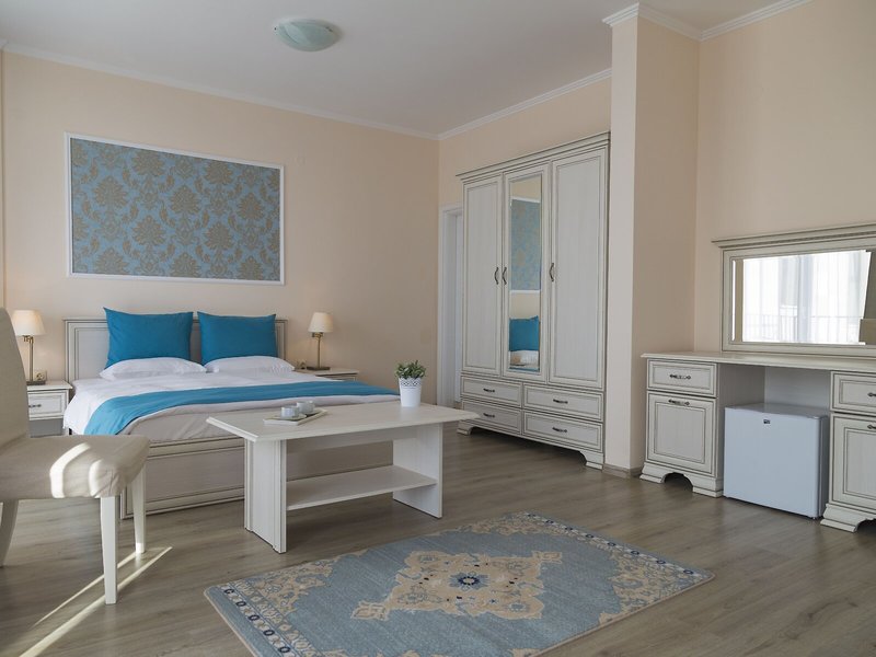 White Rock Castle Suite Hotel 49
