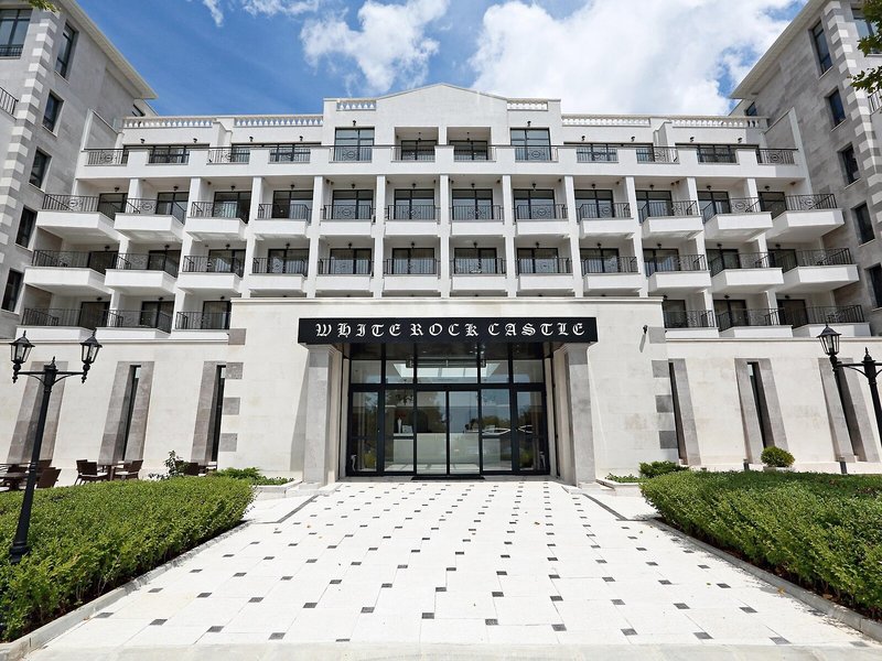White Rock Castle Suite Hotel 3