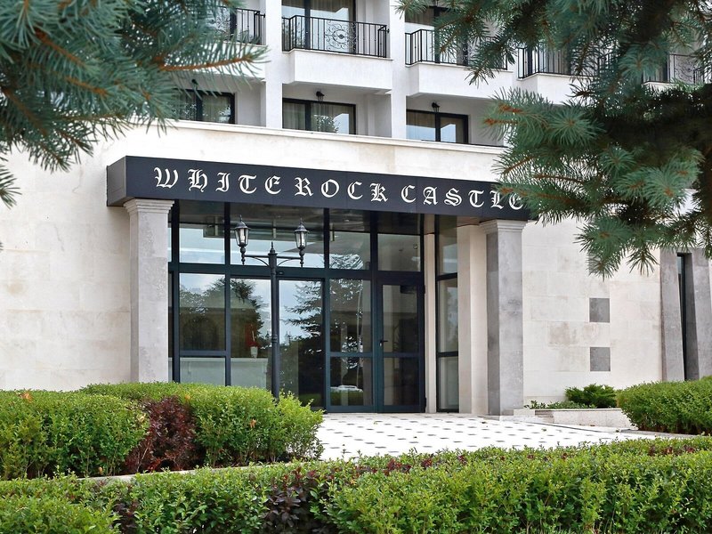 White Rock Castle Suite Hotel 5