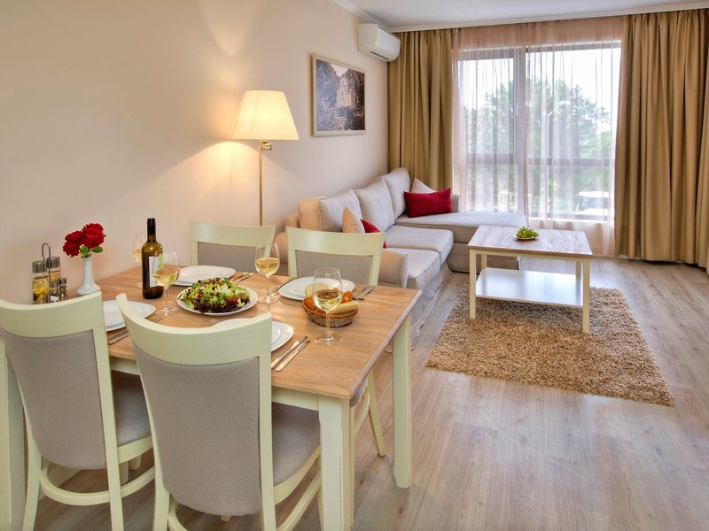 White Rock Castle Suite Hotel 18