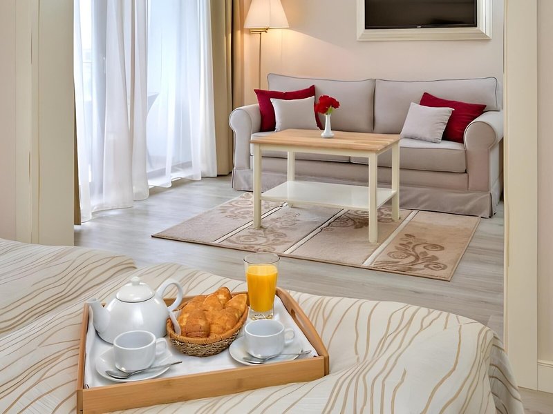 White Rock Castle Suite Hotel 19